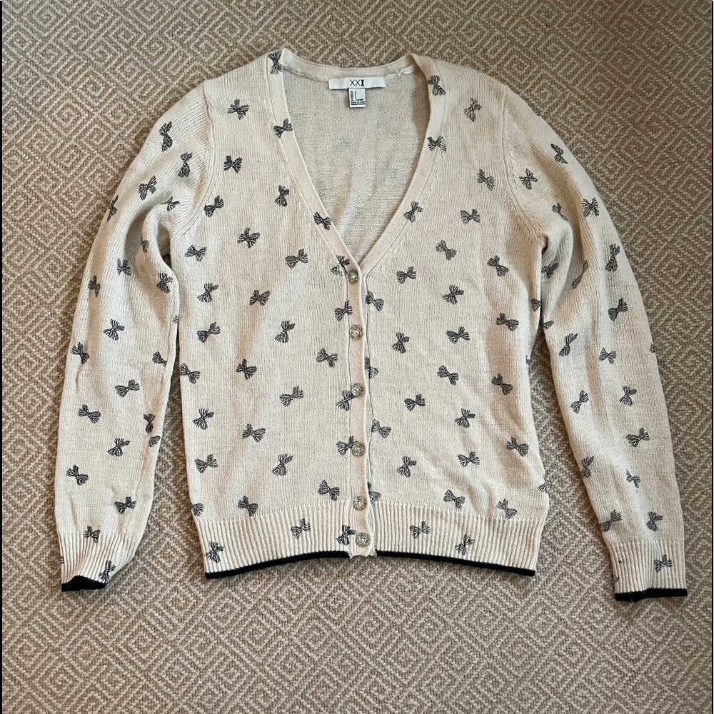 Cream Cardigan with bow pattern